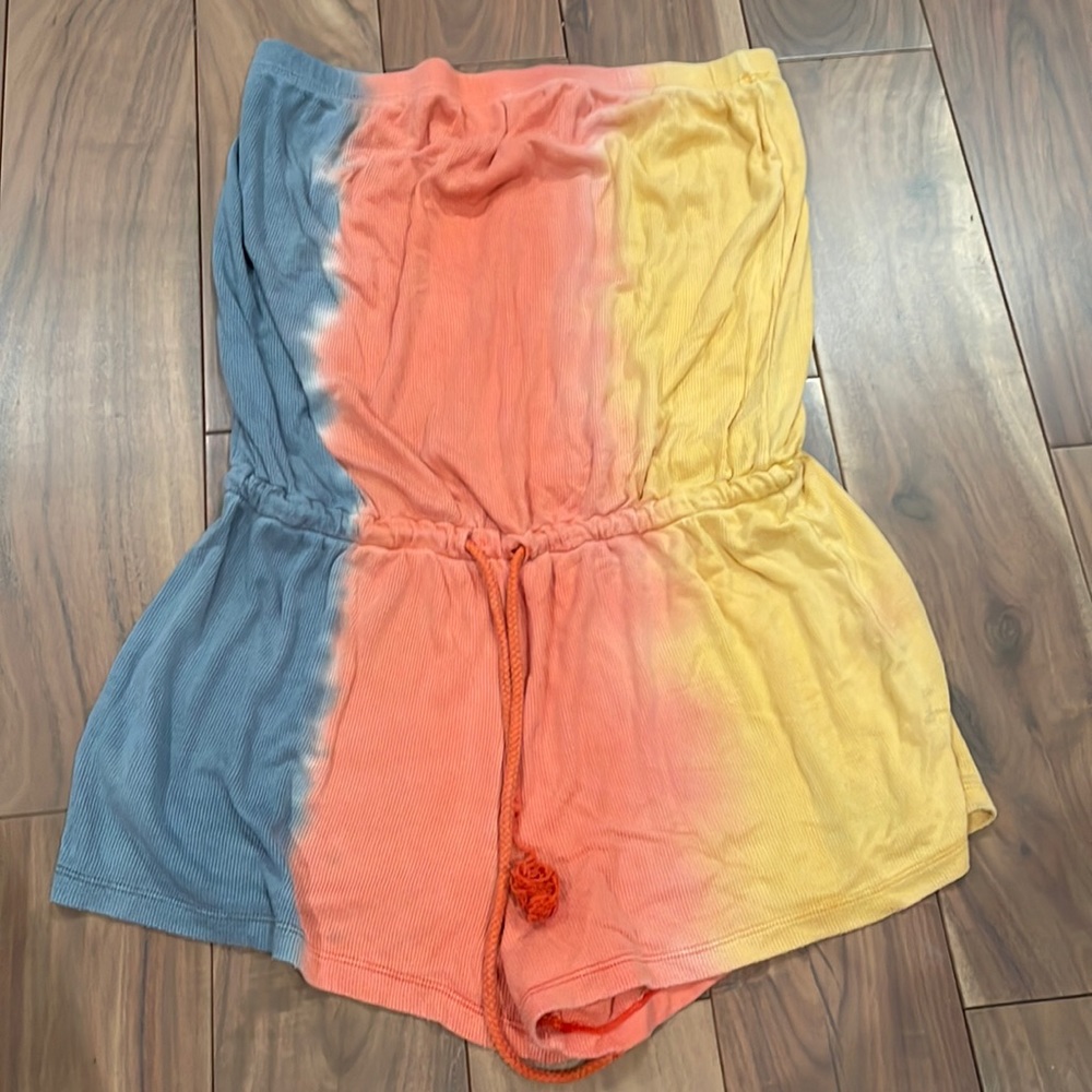 Small strapless beach jumper